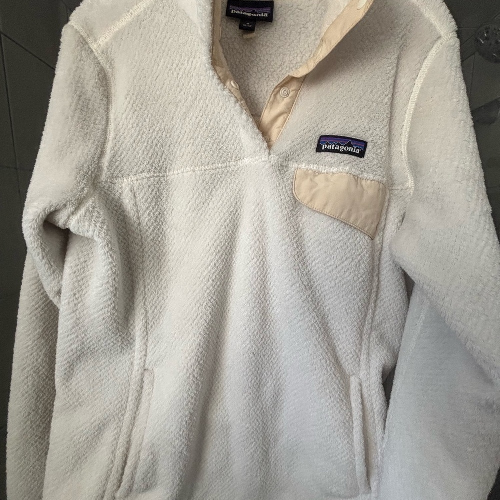 Patagonia Cream and White Snap-T Fleece